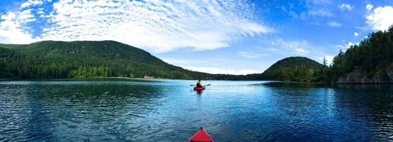 Kayaks on Cascade Lake